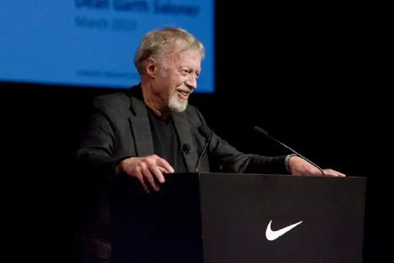 Chi è Phil Knight, il cofondatore e presidente emerito della Nike