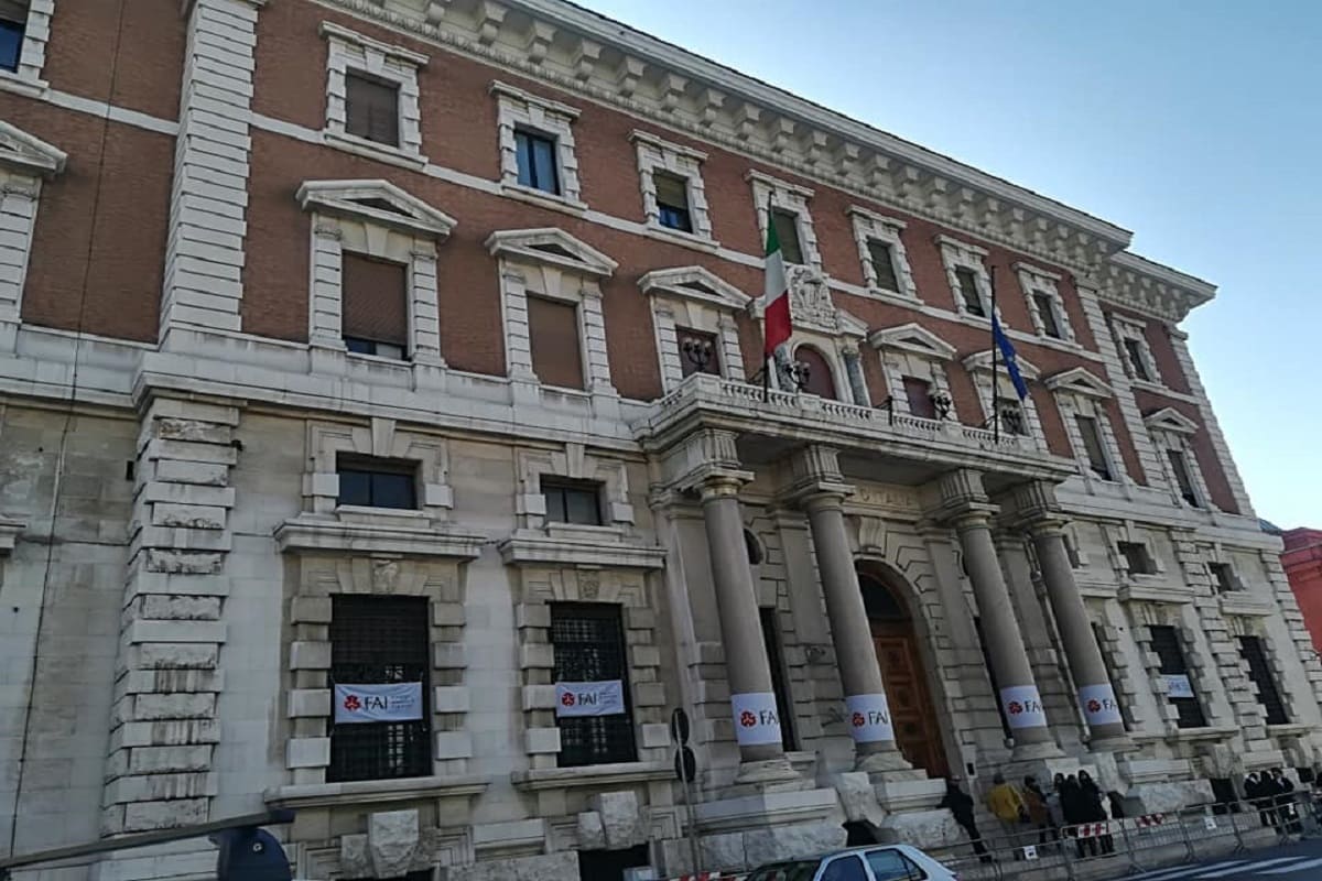 Banche, Moody’s rivede l’outlook: da negativo a stabile