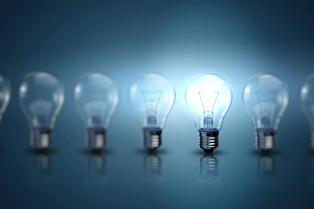 lampadine spente accese energia luce