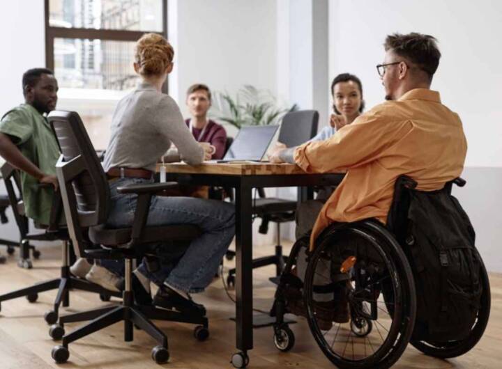 Spesso si associa la Legge 104, che offre importanti benefici e tutele, al riconoscimento della disabilità.