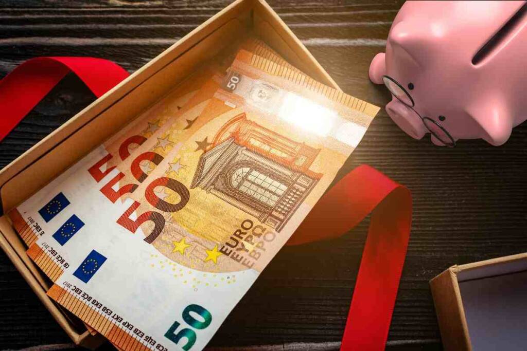 Chi non desidera risparmiare qualche euro in più ogni mese? Personalmente, ho scoperto cinque semplici trucchi