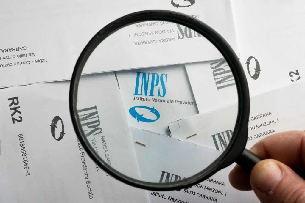 L'importo dell'indennizzo commercianti è pari al trattamento minimo INPS, che nel 2025 ammonta a 603,40 euro al mese.