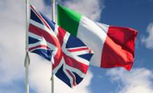 Il vento sventola le bandiere di Italia e Regno Unito