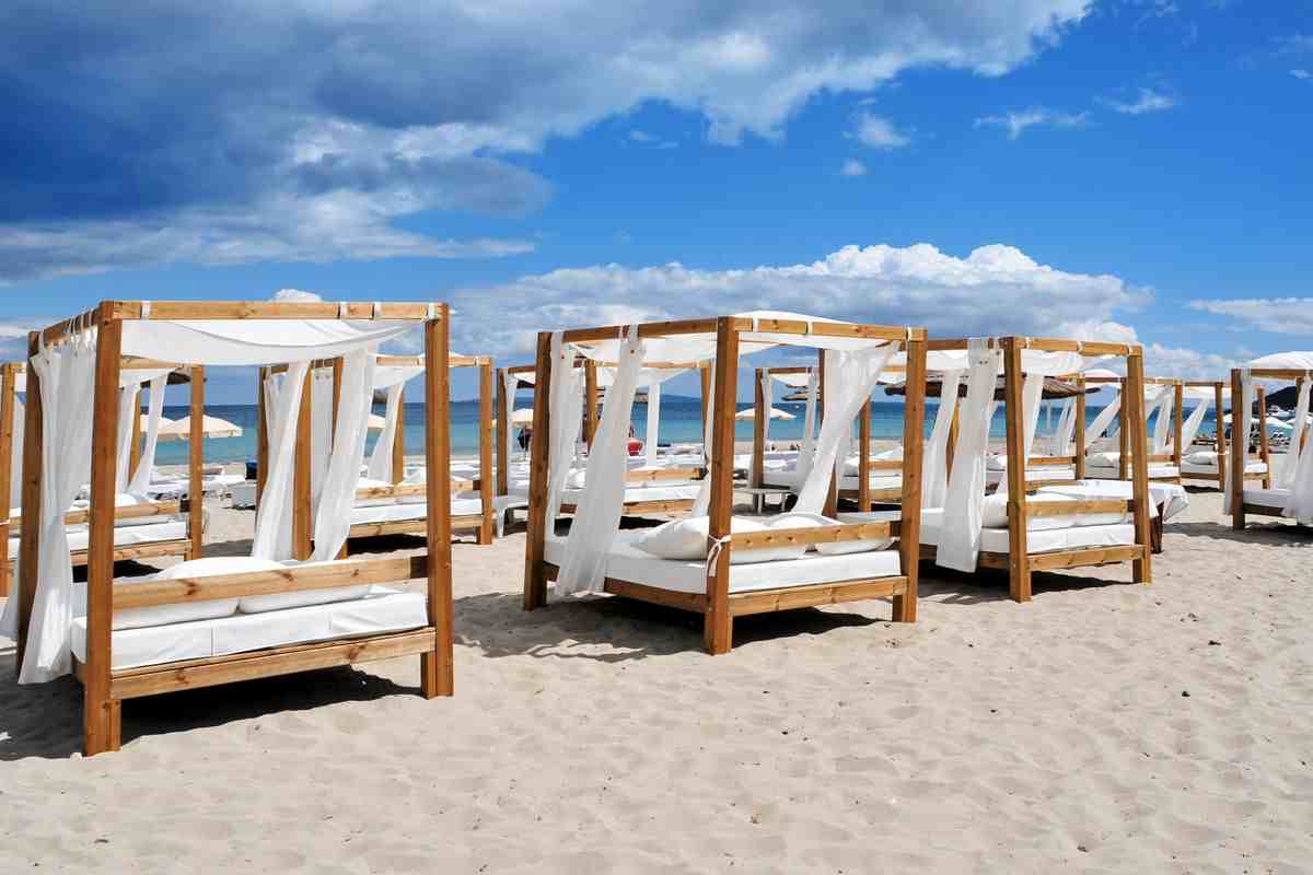 Spiaggia lettini