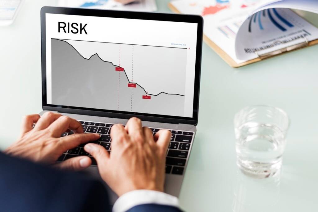 Il rischio di credito indica la possibilità che un debitore non adempia al rimborso del prestito ricevuto.