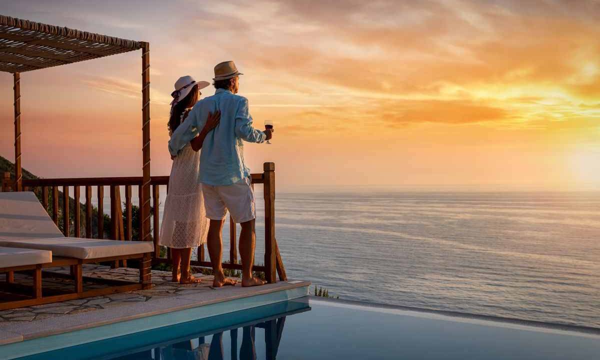 Coppia vede tramonto