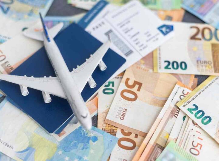 Viaggi in aereo, solo così dimezzi il prezzo del biglietto