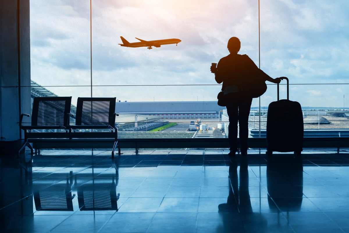 Viaggi in aereo, solo così dimezzi il prezzo del biglietto