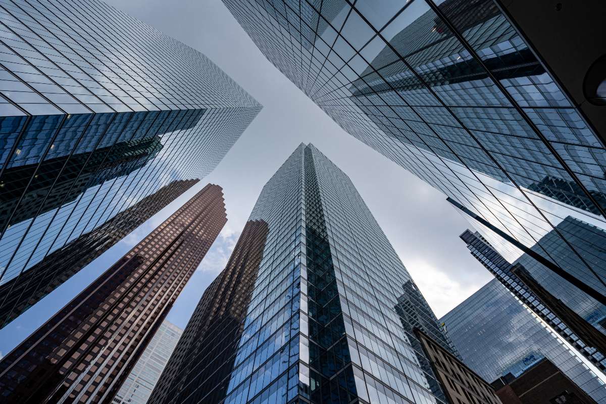 Skyline con palazzi e grattacieli