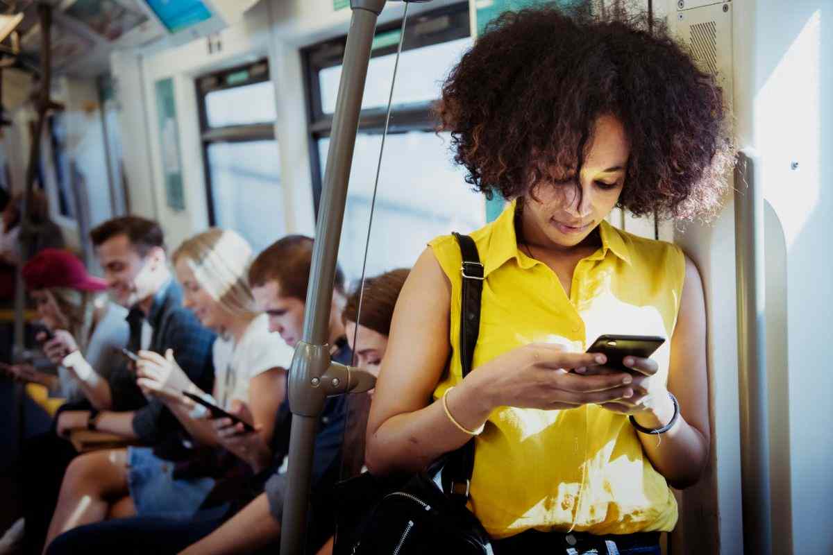 Smartphone, i due momenti della giornata in cui non dovresti mai usarlo