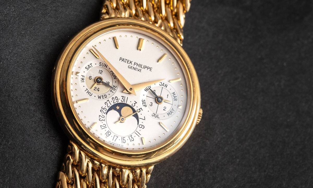Alta orologeria: un orologio d'oro firmato Patek Philippe.