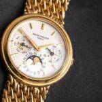 Alta orologeria: un orologio d'oro firmato Patek Philippe.